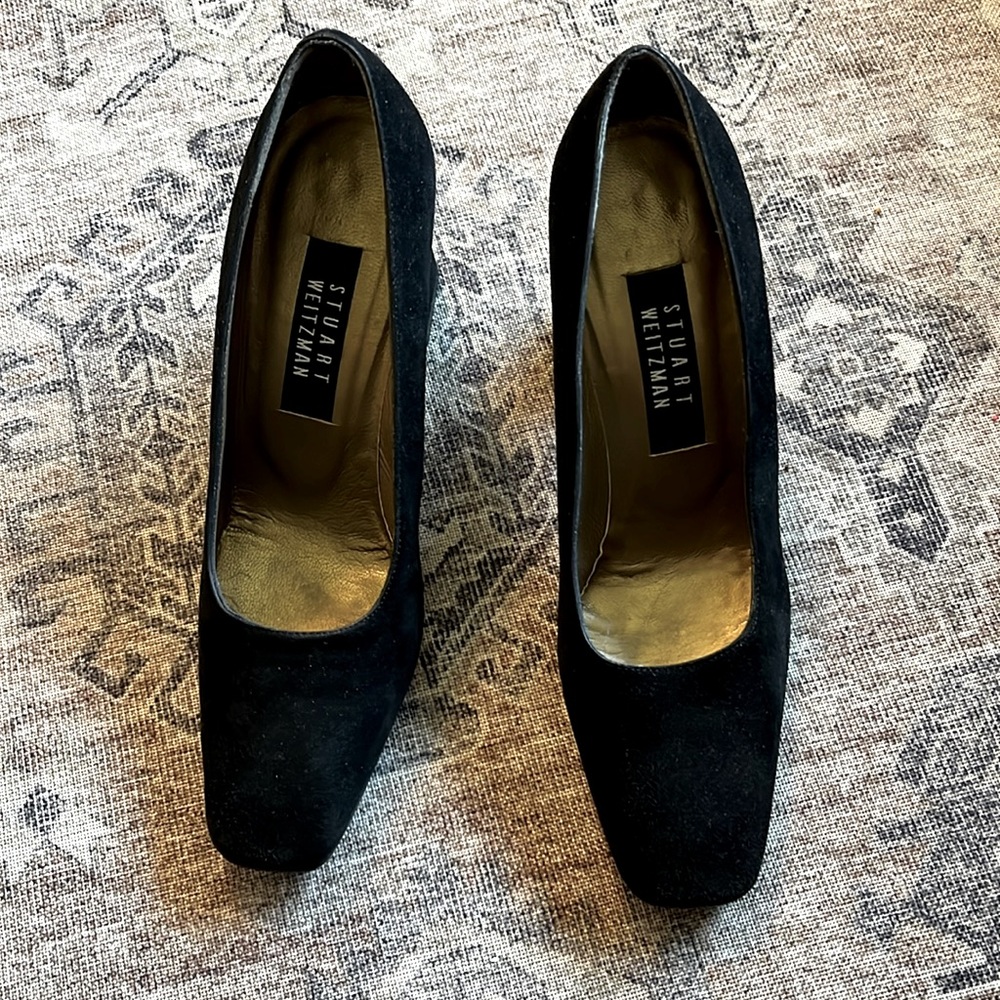Stuart Weitzman black velvet heels size 8.5 leather bottom
